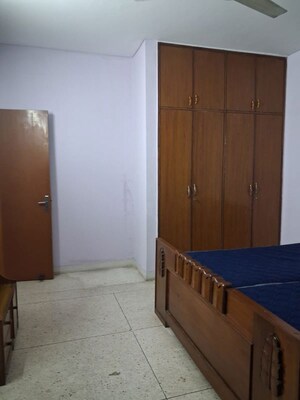 Room in 3 BHK Builder Floor at Unitech South City II, Sector 50 – for Rent