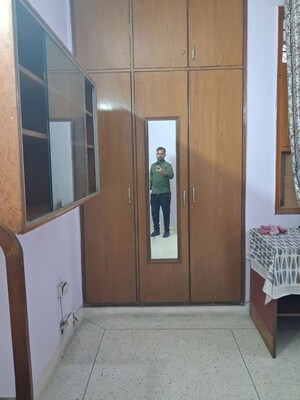 Room in 3 BHK Builder Floor at Unitech South City II, Sector 50 – for Rent