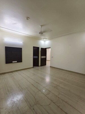 Room in 3 BHK Builder Floor at Sector 45 – for Rent
