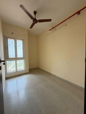 Room in 2 BHK Apartment at Dosti West County, Balkum Pada – for Rent