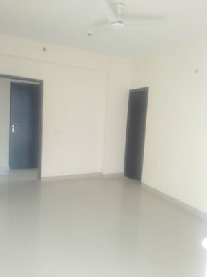 Room in 3 BHK Apartment at Sector 107 – for Rent