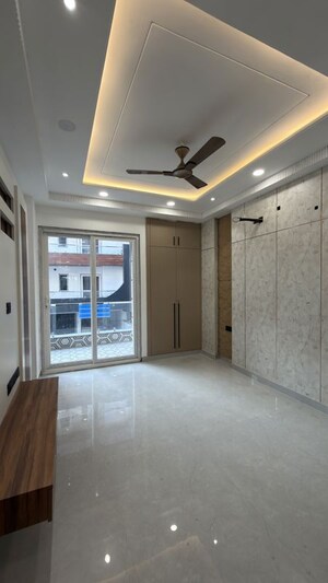 Room in 3 BHK Builder Floor at BPTP District 3, Sector 85 – for Sale
