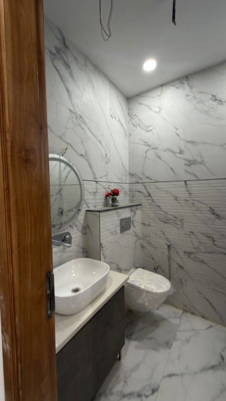 Bathroom, bptp-district-3 3 Bedroom 180 Sq.Yd. Builder Floor In Sector 85 Faridabad 10788478