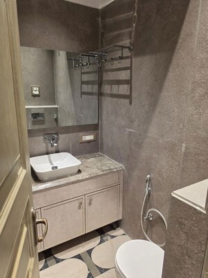 Attached Bathroom in 2 BHK Builder Floor at Green Park – for Rent