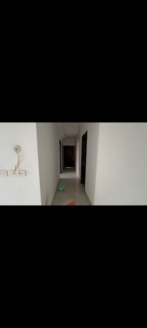 Room in 3.5 BHK Apartment at Rishita Manhattan, Gomti Nagar – for Rent