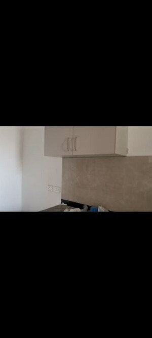 Room in 3.5 BHK Apartment at Rishita Manhattan, Gomti Nagar – for Rent