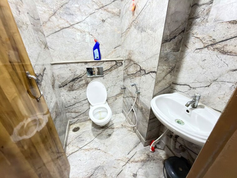 Bathroom, netaji subhash place Commercial Office Space 598 Sq.Ft. In Netaji Subhash Place Delhi 10788544