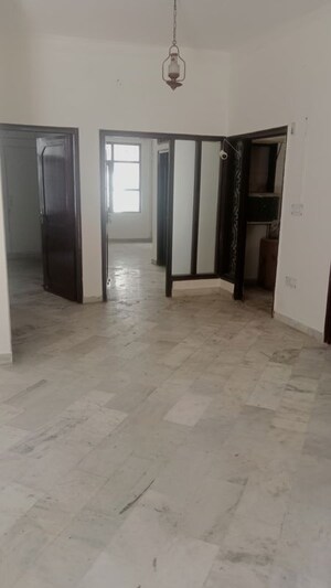 Room in 5 BHK Independent House at Sector 26 – for Rent