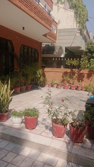 5 BHK Independent House – Garden View at Sector 26 - for Rent