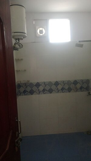 Room in 5 BHK Independent House at Sector 26 – for Rent