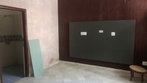 Room in 5 BHK Independent House at Sector 26 – for Rent