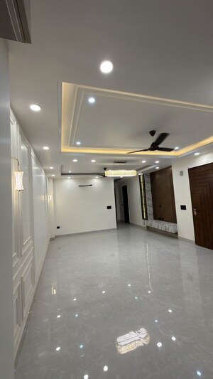 Building Lobby in 3 BHK Builder Floor at BPTP District 3, Sector 85 – for Sale