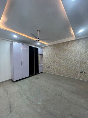 Room in 4 BHK Builder Floor at Vasundhara Sector 13 – for Sale