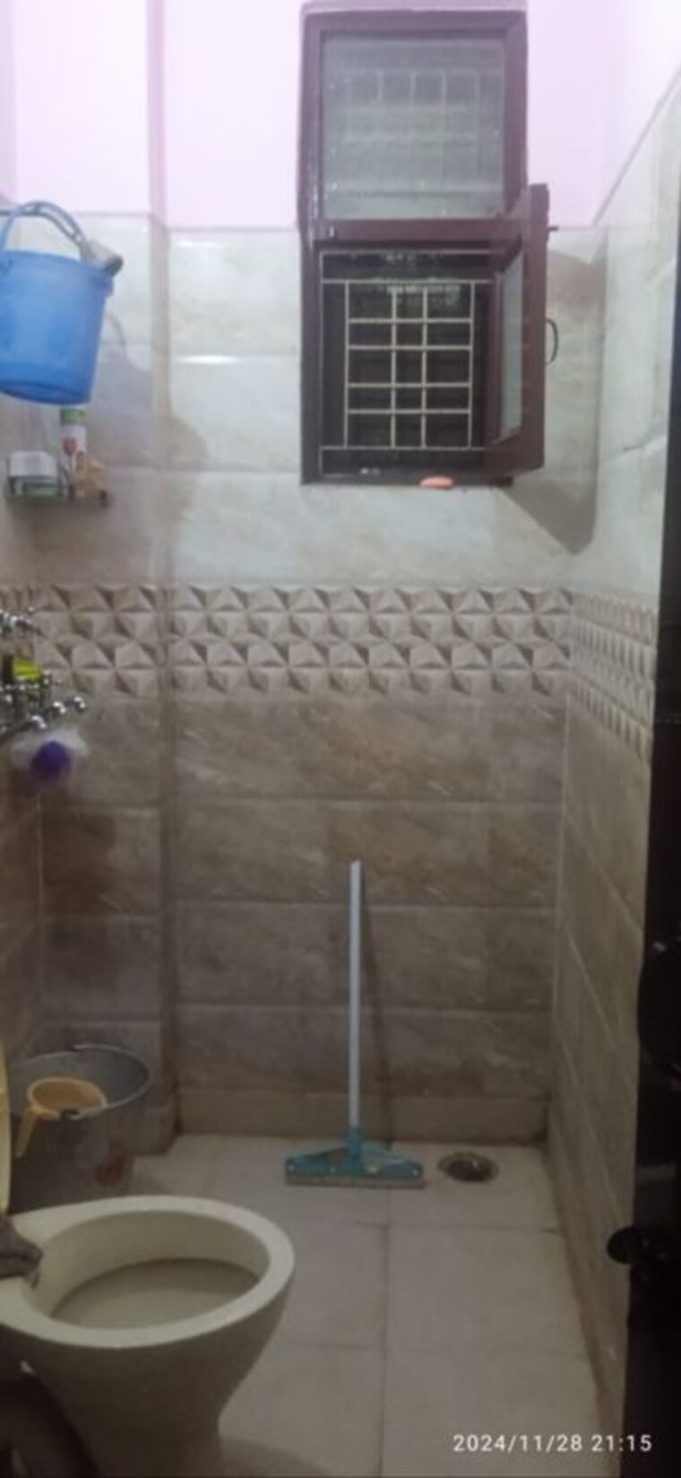 Bathroom, ashok vihar phase 1 3.5 Bedroom 1000 Sq.Ft. Apartment In Ashok Vihar Phase 1 Gurgaon 10788597