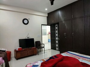 Room in 2 BHK Builder Floor at Sector 9 – for Rent
