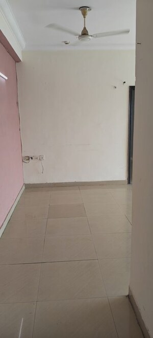 Room in 3 BHK Apartment at Antriksh Golf View, Sector 78 – for Rent