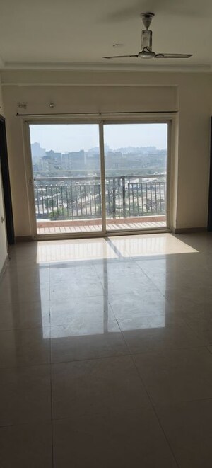 Room in 3 BHK Apartment at Antriksh Golf View, Sector 78 – for Rent