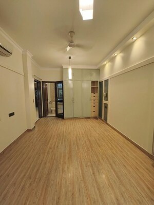 Room in 3 BHK Builder Floor at Chittaranjan Park – for Rent