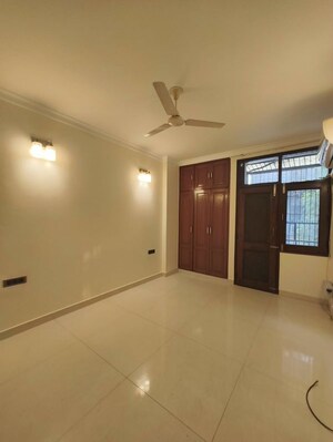 Room in 3 BHK Builder Floor at Chittaranjan Park – for Rent