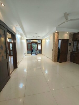 3 BHK Builder Floor For Rent in Chittaranjan Park