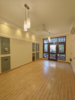 Room in 3 BHK Builder Floor at Chittaranjan Park – for Rent