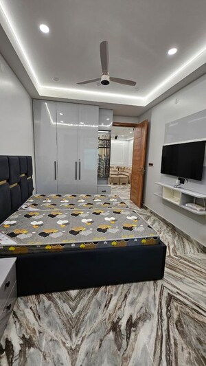 Bedroom in 2 BHK Builder Floor at Sector 40 – for Rent