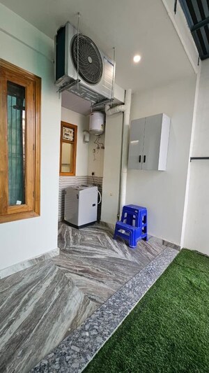 Bedroom in 2 BHK Builder Floor at Sector 40 – for Rent