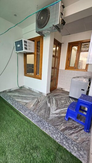 Bedroom in 2 BHK Builder Floor at Sector 40 – for Rent