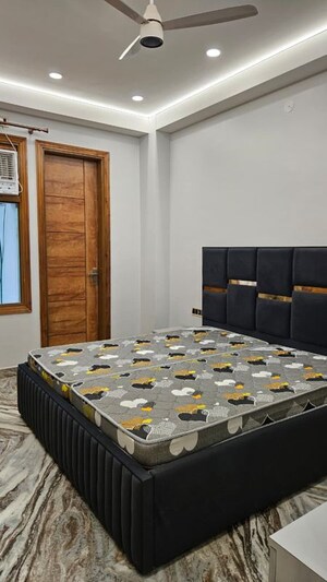 Bedroom in 2 BHK Builder Floor at Sector 40 – for Rent