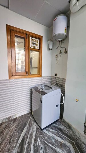Bathroom in 2 BHK Builder Floor at Sector 40 – for Rent