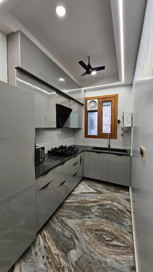 Kitchen in 2 BHK Builder Floor at Sector 40 – for Rent