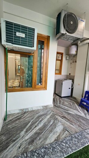 Bedroom in 2 BHK Builder Floor at Sector 40 – for Rent