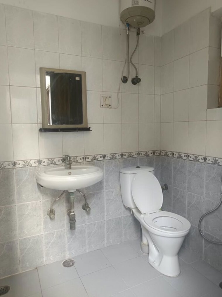 Bathroom, saket 1 Bedroom 700 Sq.Ft. Builder Floor In Saket Delhi 10788854