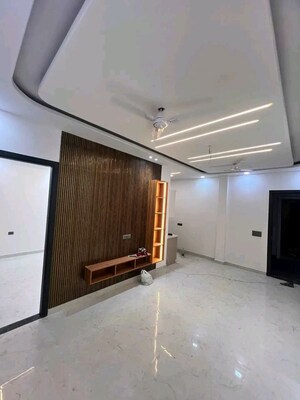 Room in 2 BHK Builder Floor at Chattarpur – for Rent