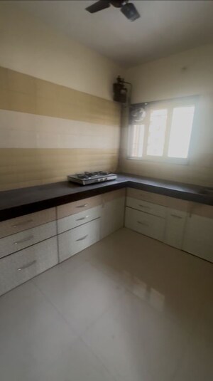 Room in 2 BHK Apartment at Dosti Group Maitri Gardens, Oswal Park – for Rent