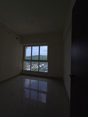 Room in 3 BHK Apartment at Sheth Montana, Mulund West – for Sale