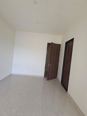 Room in 3 BHK Apartment at Sheth Montana, Mulund West – for Sale