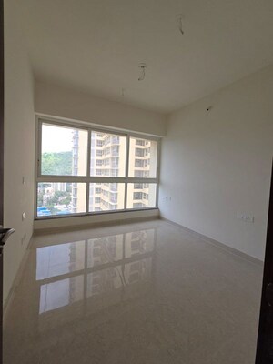 Room in 3 BHK Apartment at Sheth Montana, Mulund West – for Sale