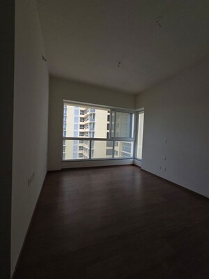 Room in 3 BHK Apartment at Sheth Montana, Mulund West – for Sale