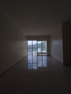Room in 3 BHK Apartment at Sheth Montana, Mulund West – for Sale