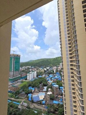 Swimming Pool in 3 BHK Apartment at Sheth Montana, Mulund West – for Sale