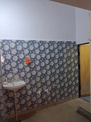 Bedroom in 2 BHK Builder Floor at Shivaji Puram – for Rent