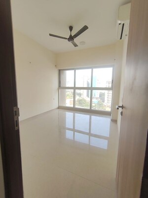 Room in 2 BHK Apartment at Lodha Primo, Parel – for Rent
