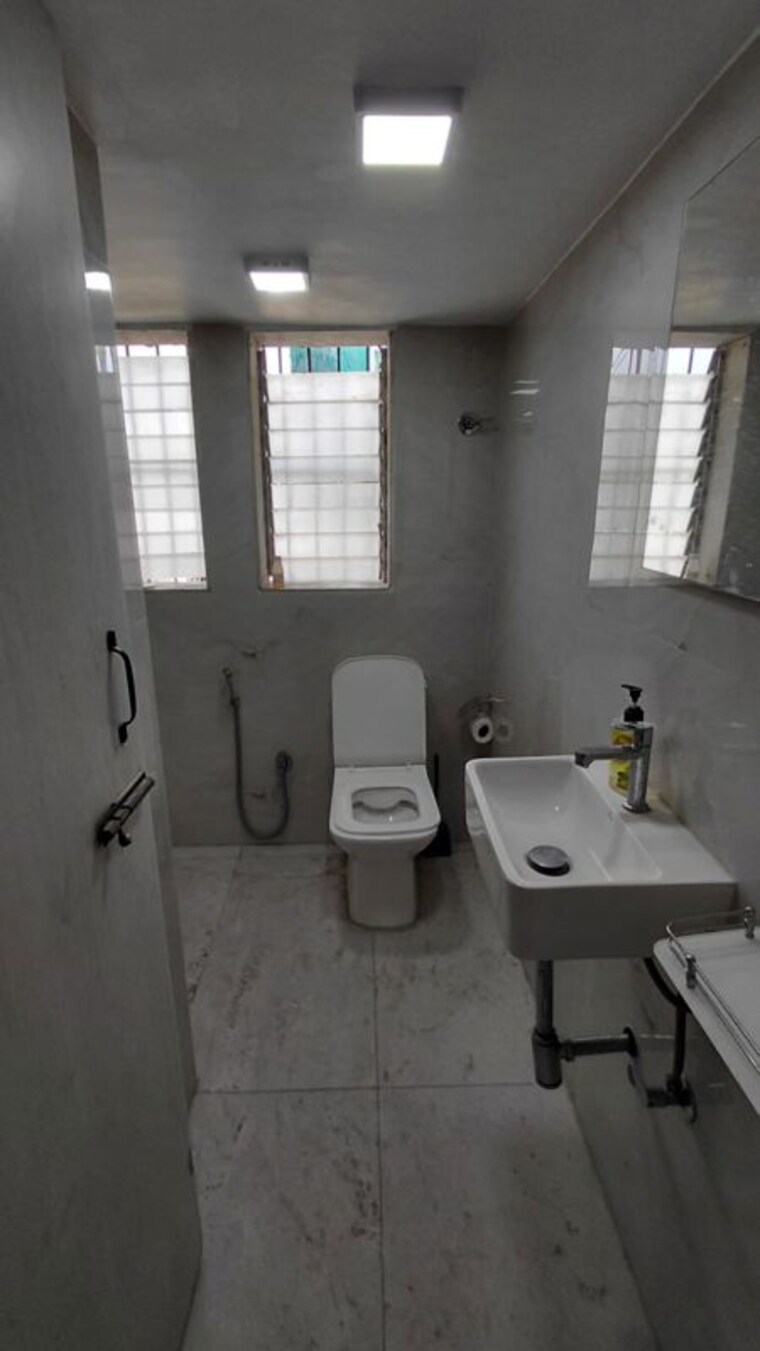 Bathroom, deepak-silverene 3 Bedroom 1250 Sq.Ft. Apartment In Bandra West Mumbai 10788972
