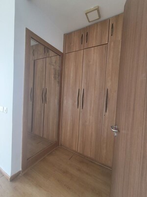 Room in 2.5 BHK Apartment at L&T Crescent Bay T2, Parel – for Rent