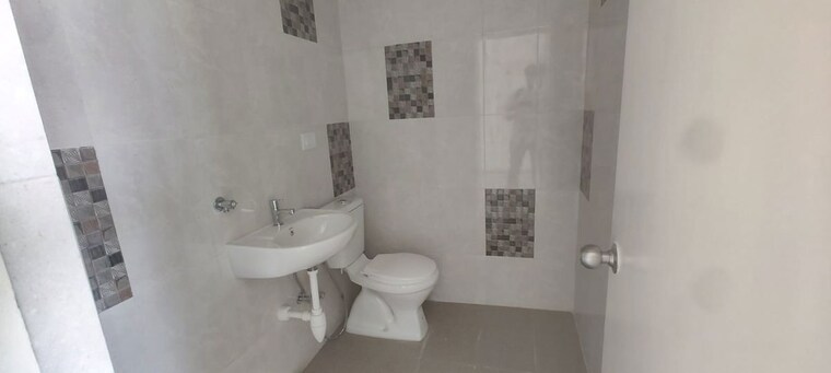 Bathroom, mahindra-happinest-kalyan 2 Bedroom 653 Sq.Ft. Apartment In Kalyan West Thane 10789021