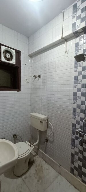 Bathroom in 2 BHK Builder Floor at Mayur Vihar 1 – for Rent