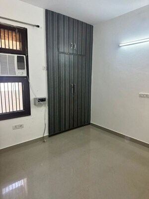Room in 2 BHK Independent House at Sector 14 – for Rent