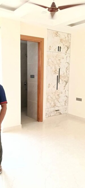 Building Lobby in 3 BHK Builder Floor at BPTP District, Sector 81 – for Rent