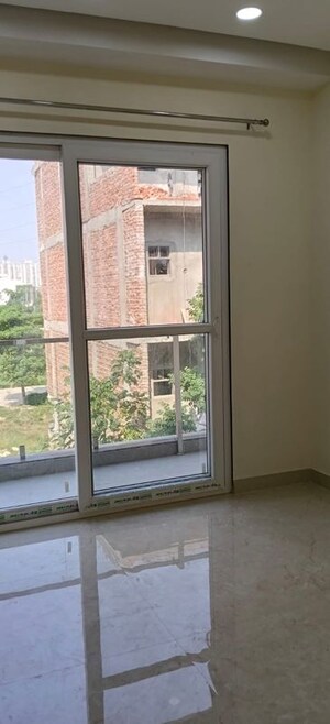 Room in 3 BHK Builder Floor at BPTP District, Sector 81 – for Rent